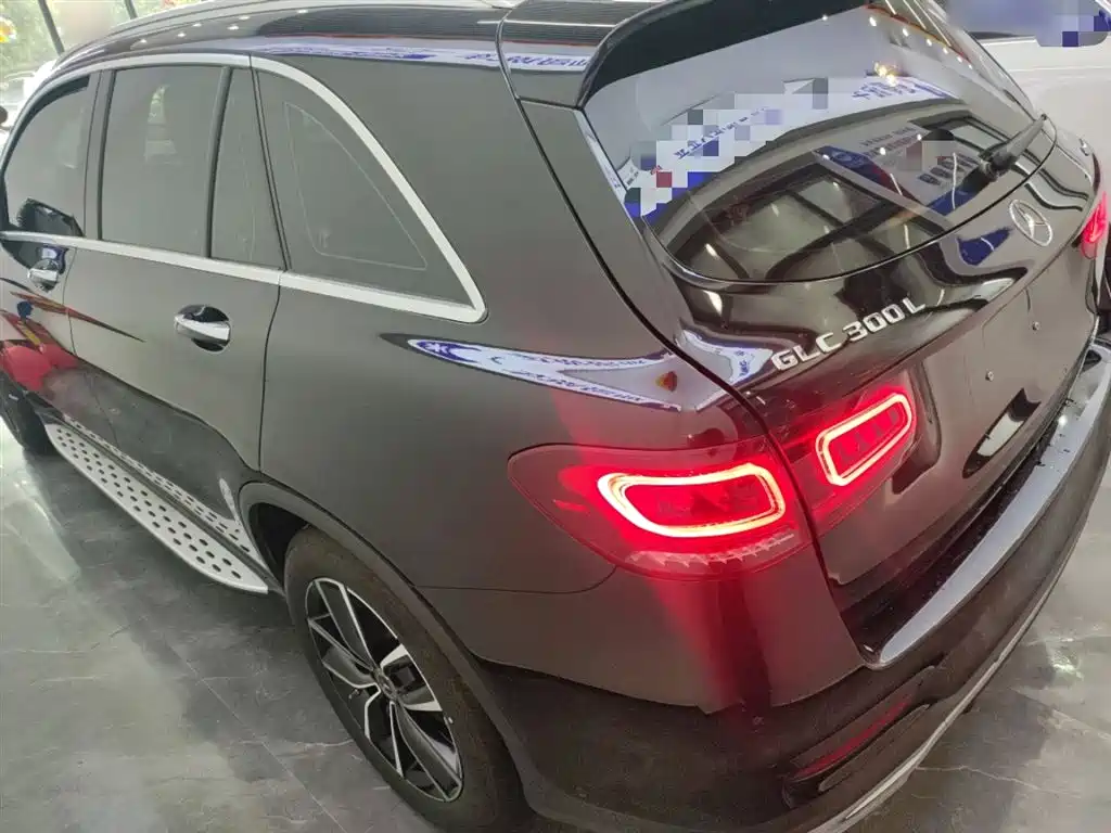 MERCEDES-BENZ GLC