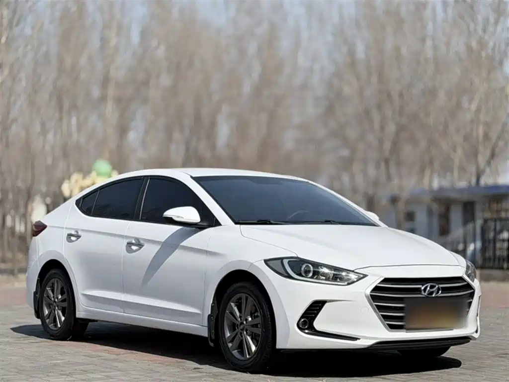 Hyundai Elantra 2016 1.6L Manual Smart·Youth Edition фото 5