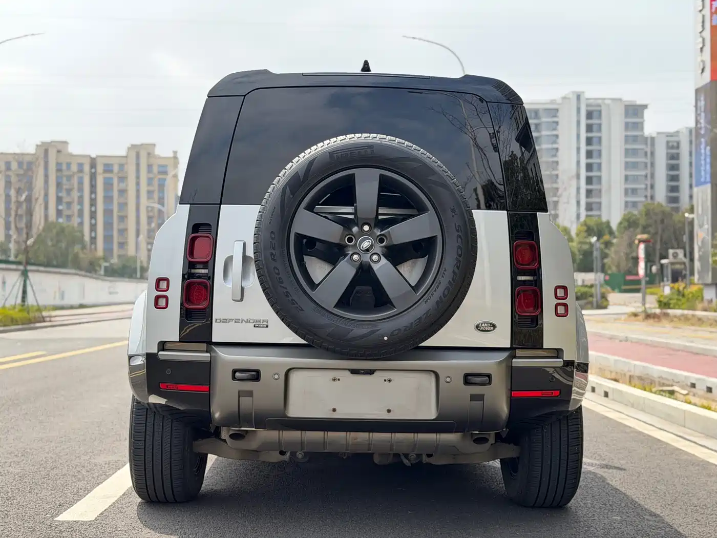 Land Rover Defender 2022 110 P400 X-DYNAMIC HSE фото 11