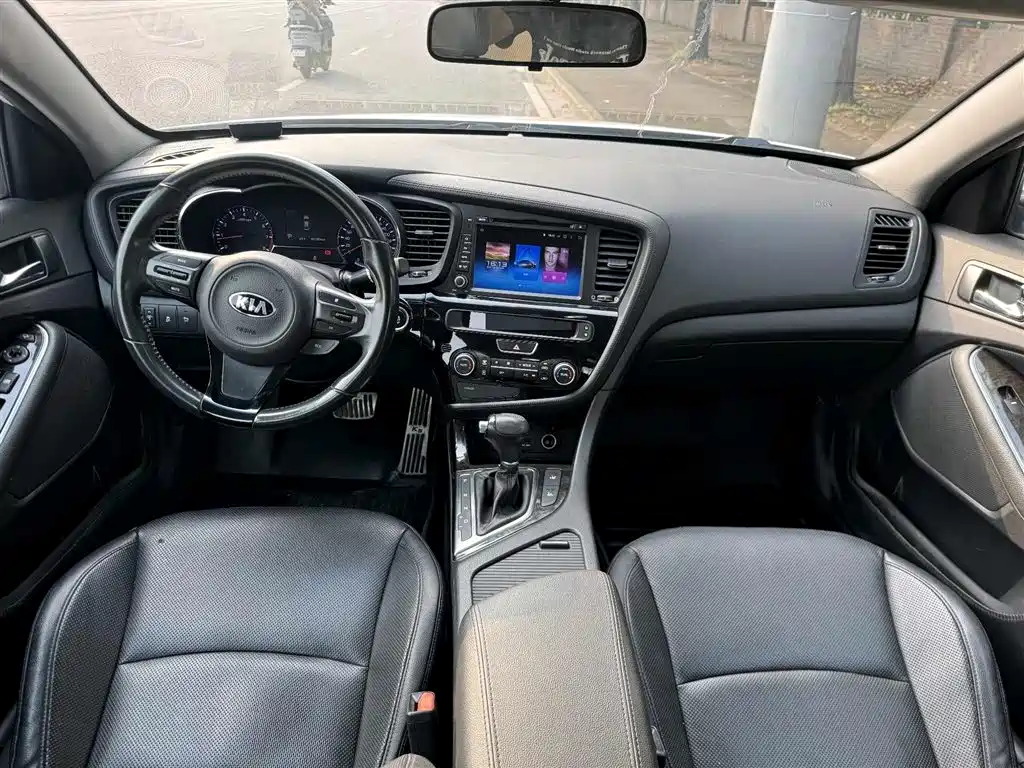 Kia K5 2015 2.0L Automatic LUX фото 4