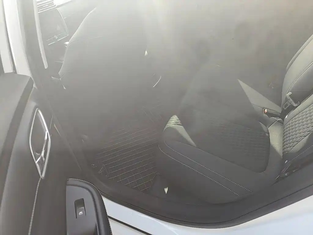 Roewe i5 2018 2019 1.5L Auto 4G-Connected Langyue Edition