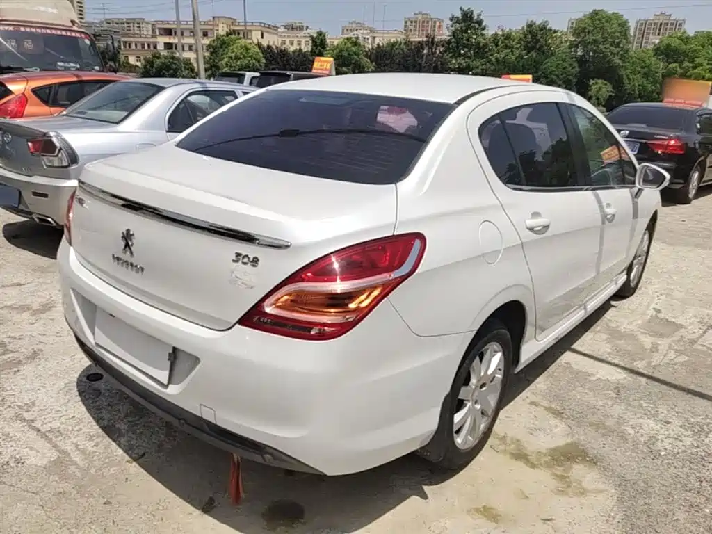 Peugeot 308 2014 Model Joy Edition Classic 1.6L Manual Superior Style фото 7