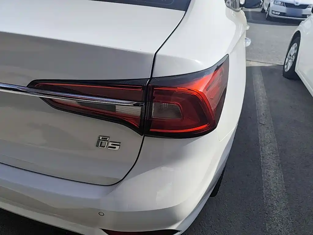 Roewe i5 2018 2019 1.5L Auto 4G-Connected Langyue Edition