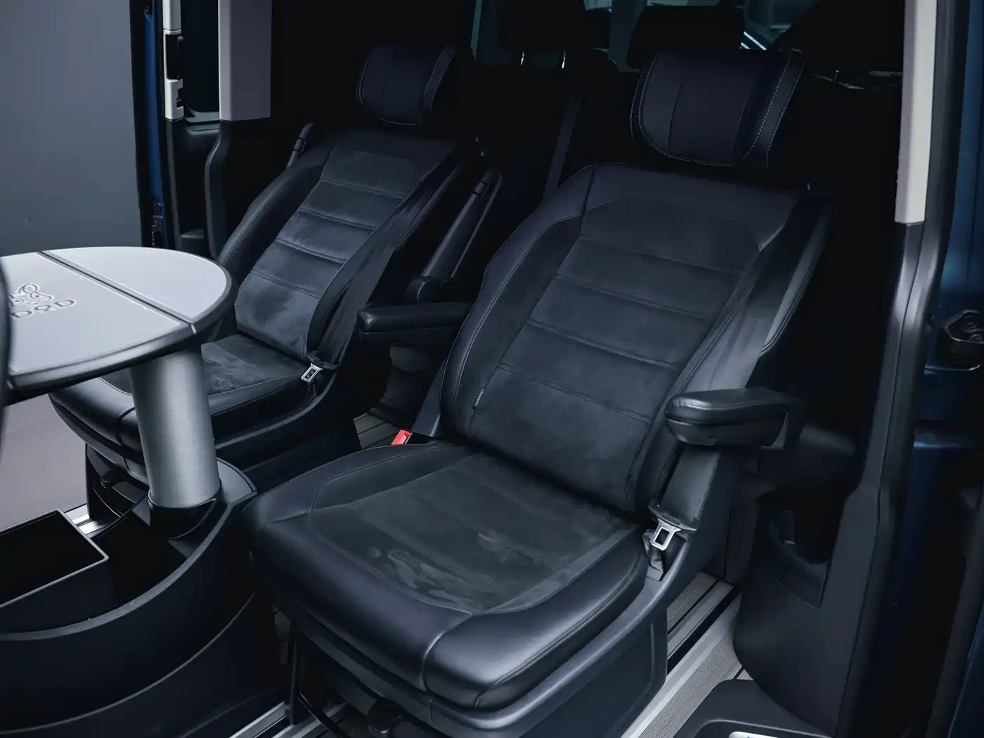 Volkswagen Multivan 2019 2.0TSI 4WD Premium 7-seater фото 16