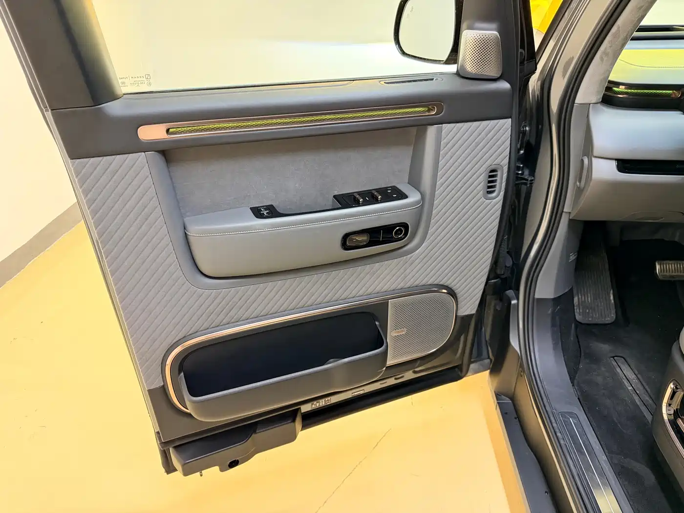 Zeekr MIX 2025 Long Range Intelligent Driving Edition фото 7