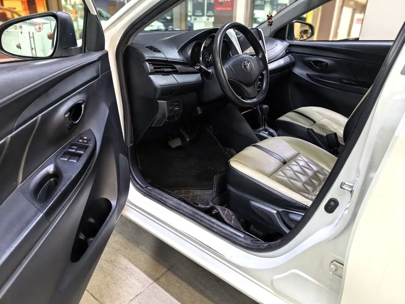 Toyota YARiS L Zhi Xiang 2017 1.5E CVT Charming Edition фото 4