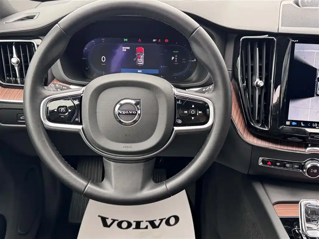 VOLVO XC60 PLUG IN HYBRID