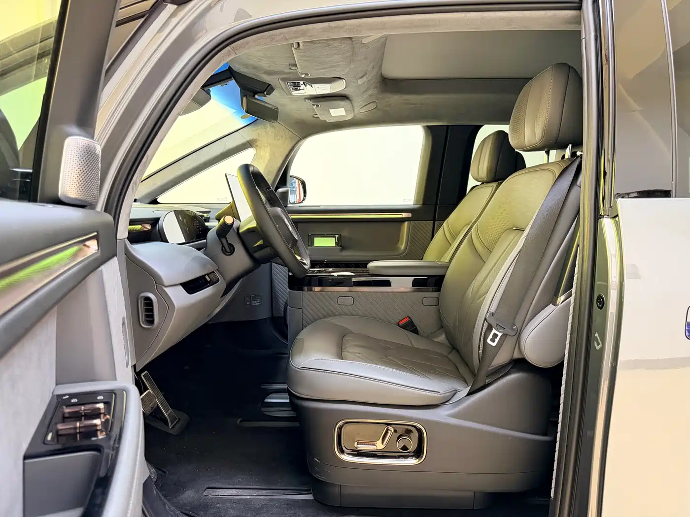 Zeekr MIX 2025 Long Range Intelligent Driving Edition фото 8
