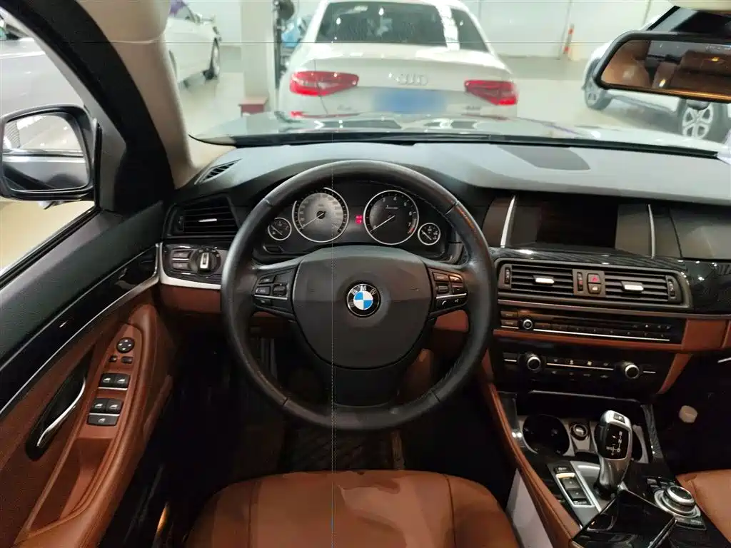 BMW 5 Series 2014 520Li Elegance фото 4