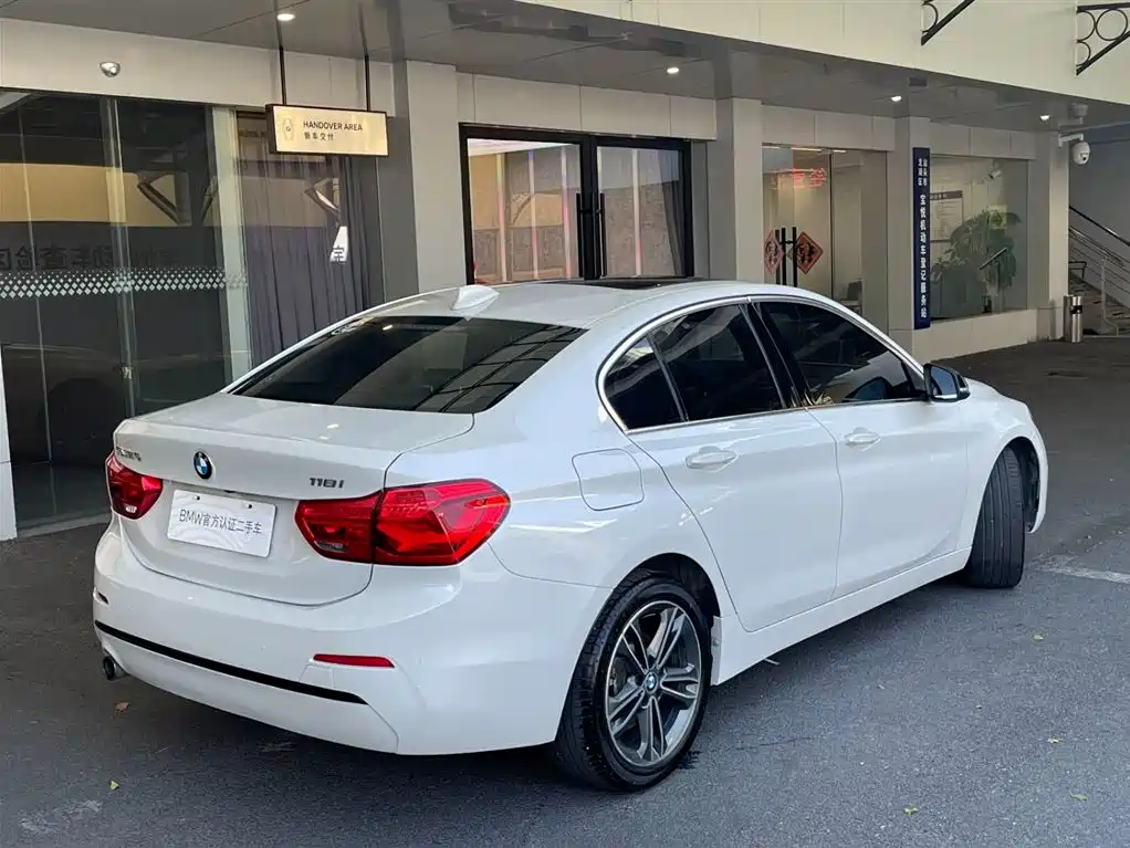 BMW 1 Series 2019 118i M Sport Package фото 5