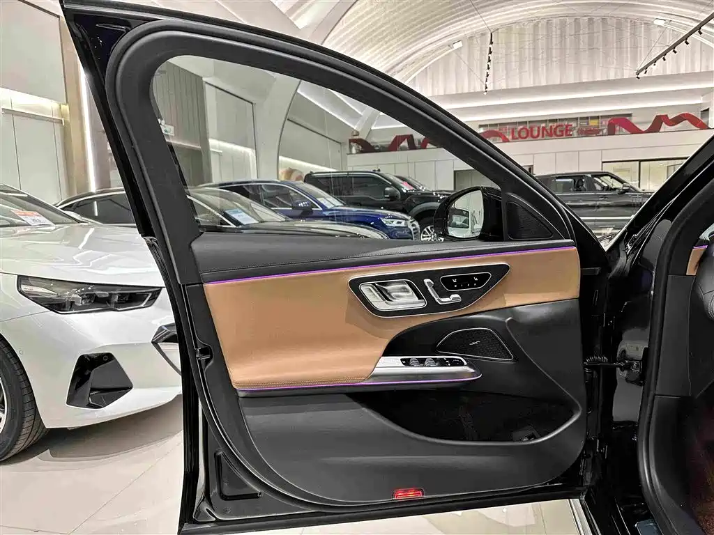 Фото 20 - Mercedes-Benz E-Class
