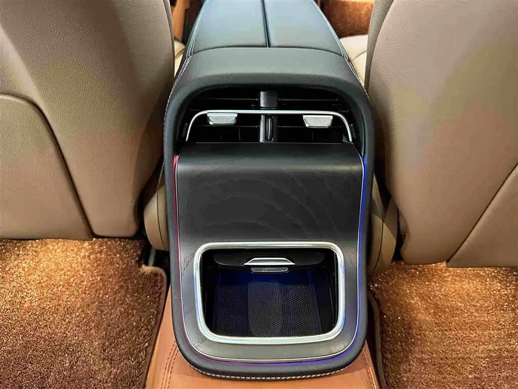 Фото 23 - Mercedes-Benz E-Class