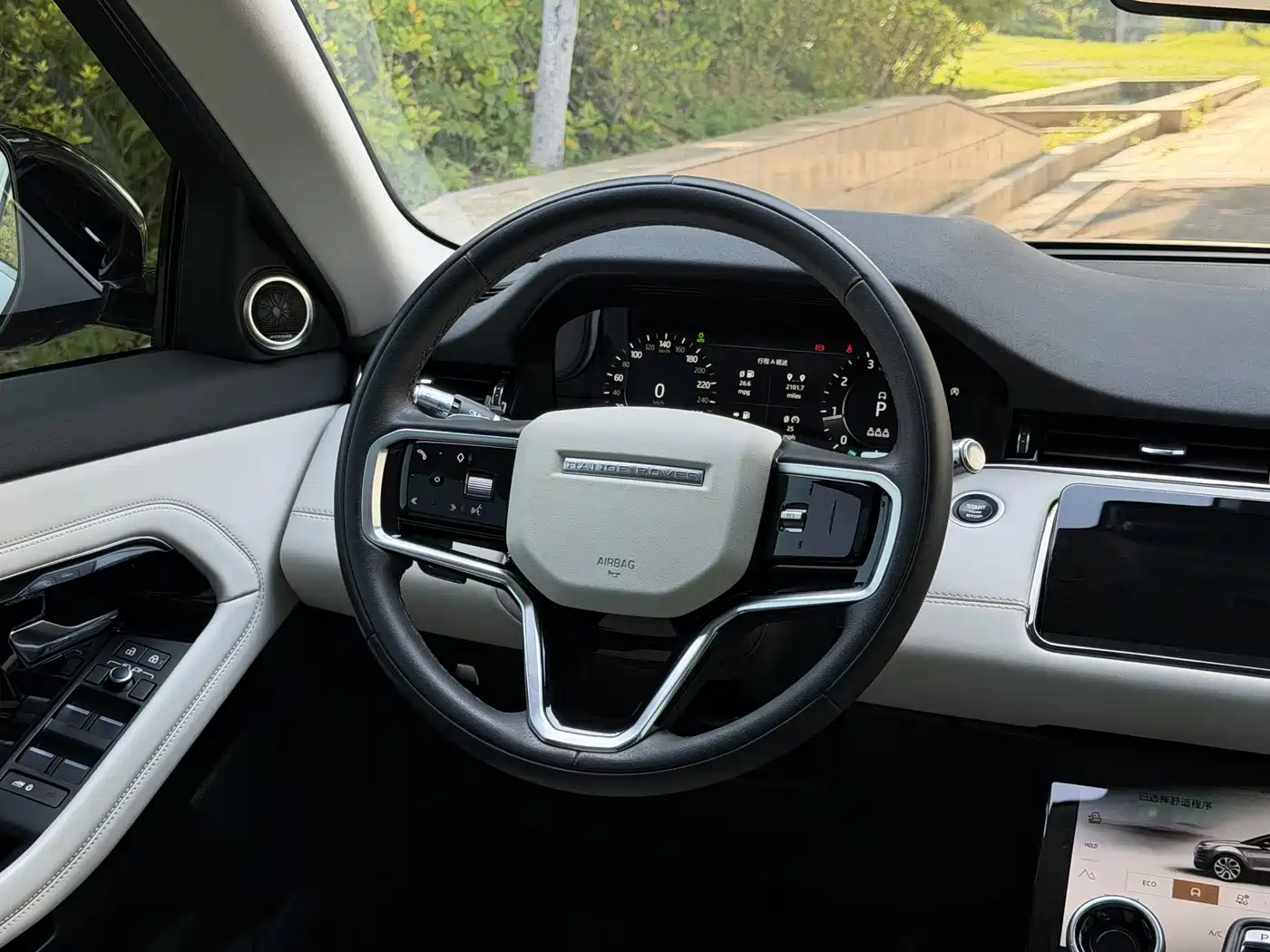 Land Rover Range Rover Evoque 2022 Range Rover Evoque L 249PS R-Dynamic Luxury Edition фото 6