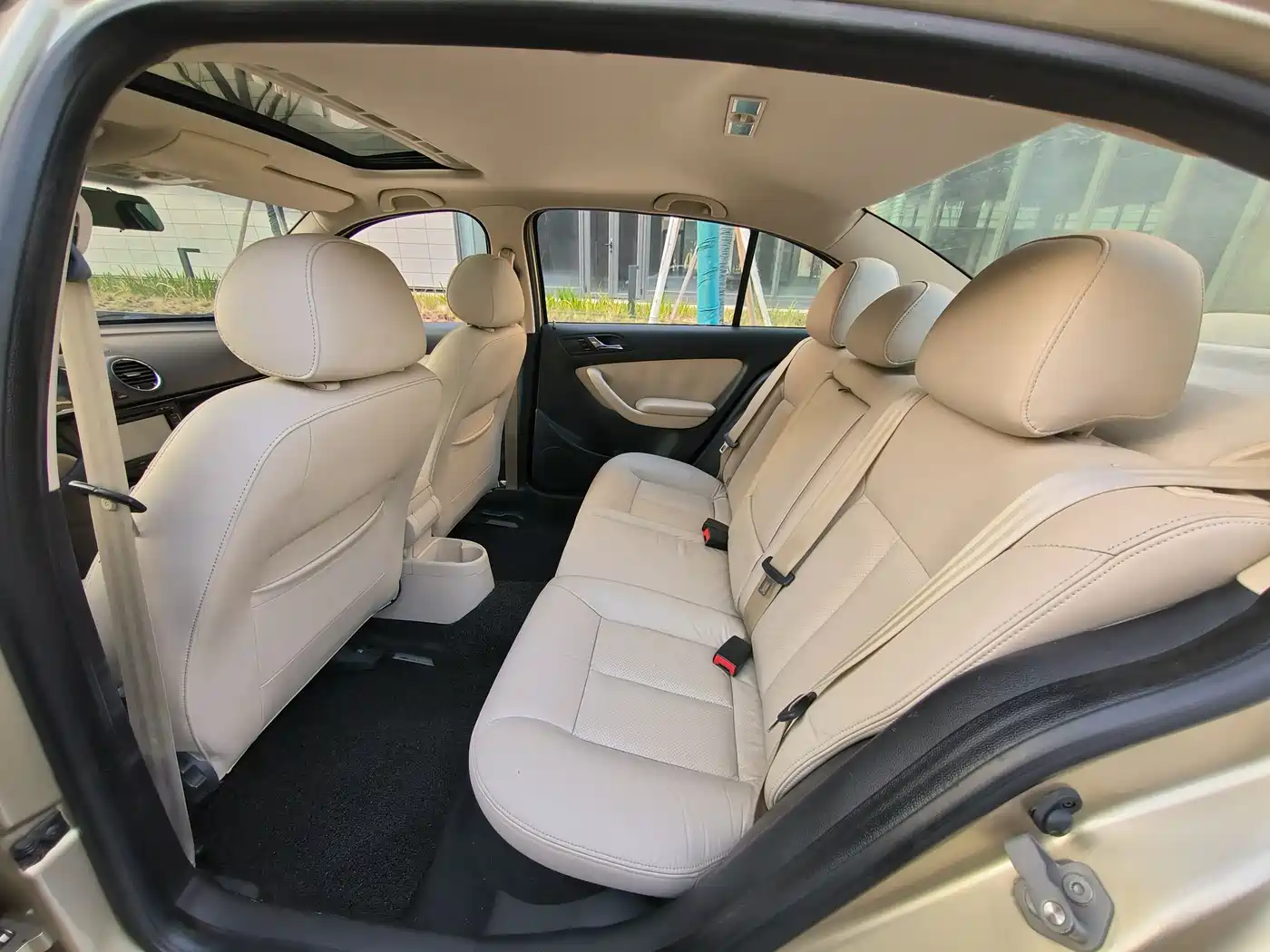 Volkswagen Lavida 2011 1.6L Automatic Pinya Edition фото 6