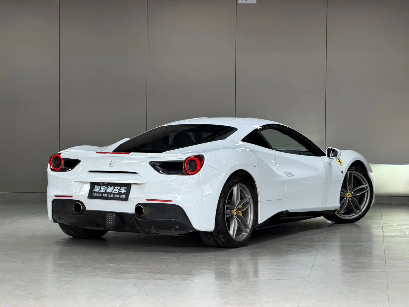 Фото 7 - Ferrari 488