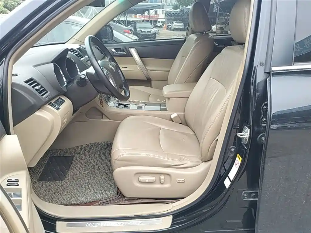 Toyota Highlander 2012 2.7L 2WD 7-Seater Luxury Edition фото 15