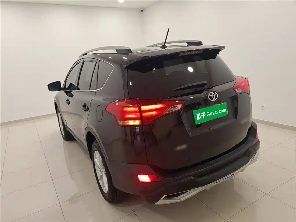 Toyota RAV4 Rongfang 2013 2.0L CVT 2WD Urban фото 5
