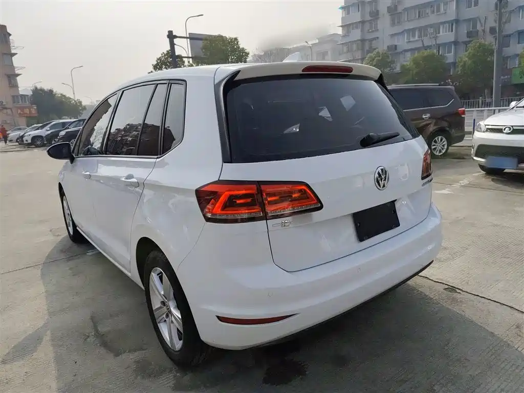 Volkswagen Golf Sportsvan 2018 1.6L Automatic Comfort фото 5