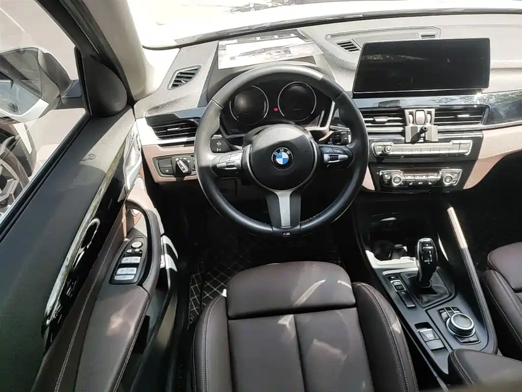 BMW X1 2022 sDrive25Li Leading фото 17