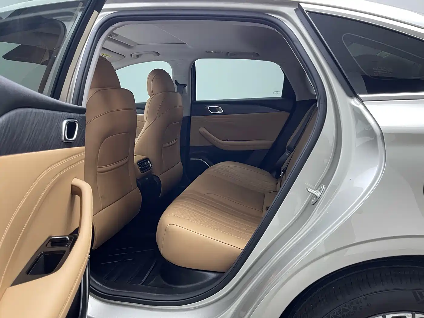 Geely Galaxy Galaxy Stellar 6 2025 Top Configuration Edition фото 13