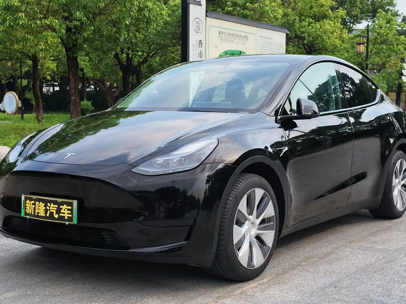 Tesla Model Y 2023