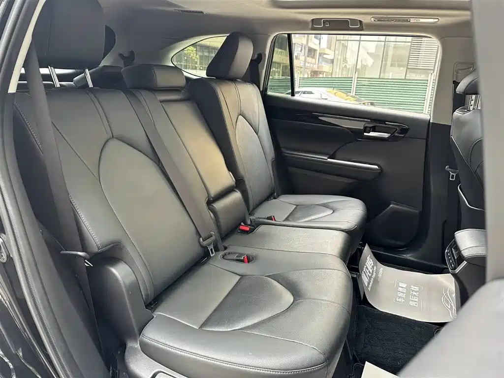 TOYOTA HIGHLANDER