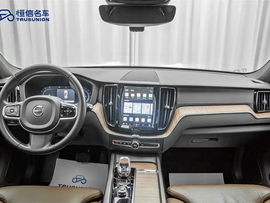 Фото 13 - Volvo XC60
