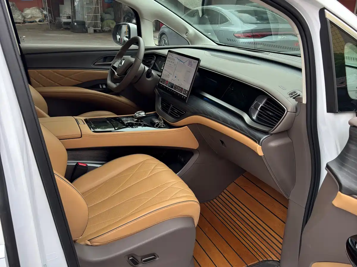 Denza D9 2022 DM-i 970 AWD Flagship фото 19