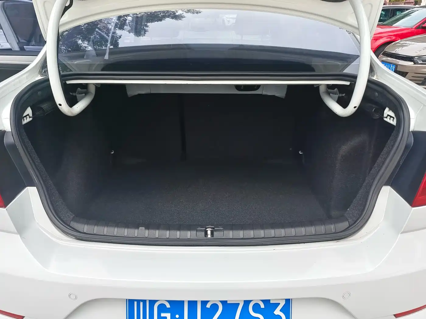 Volkswagen Bora 2014 1.6L Automatic Comfort Edition фото 9