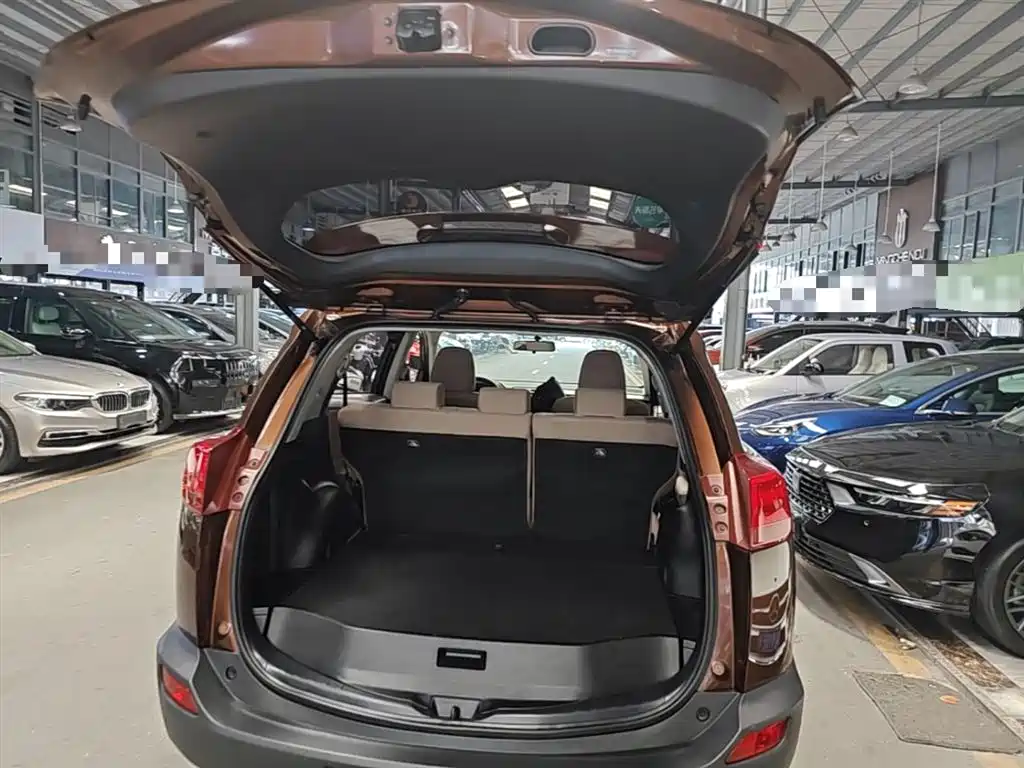 Toyota RAV4 Rongfang 2015 2.0L CVT 2WD Trend Edition фото 19
