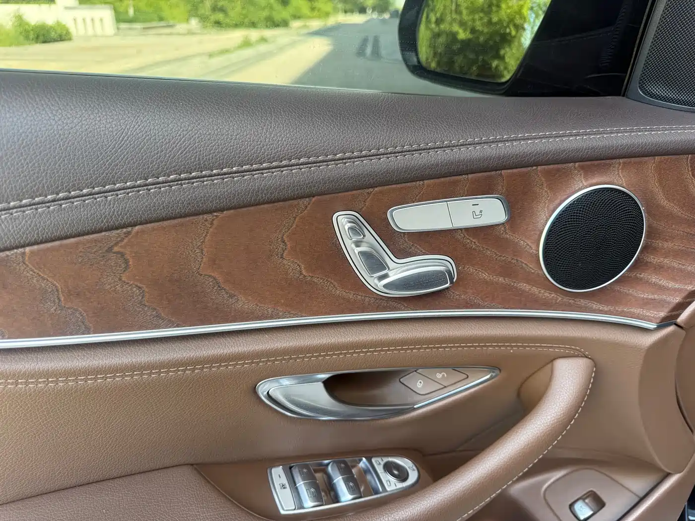 Mercedes-Benz E-Class 2022 E 260 L фото 6