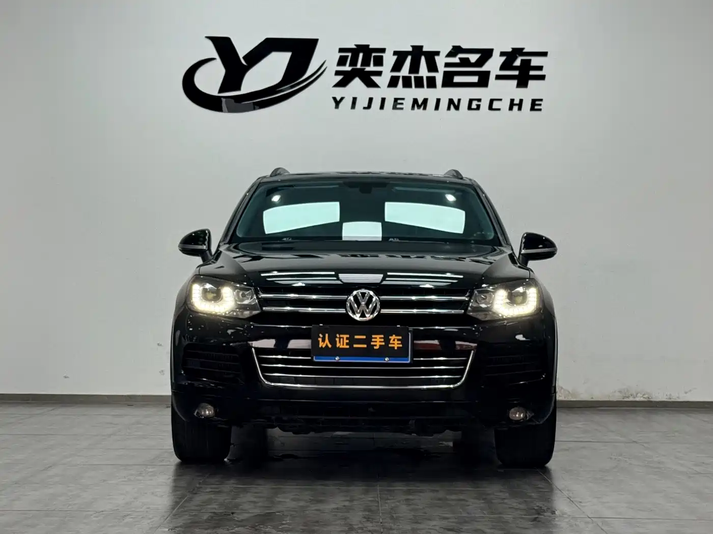 Volkswagen Touareg 2011 3.0TDI Diesel Comfort фото 2