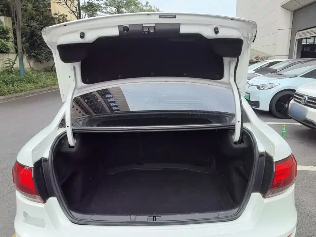 Qoros 3 2017 2017 Sedan 1.6L Automatic Zhiyue