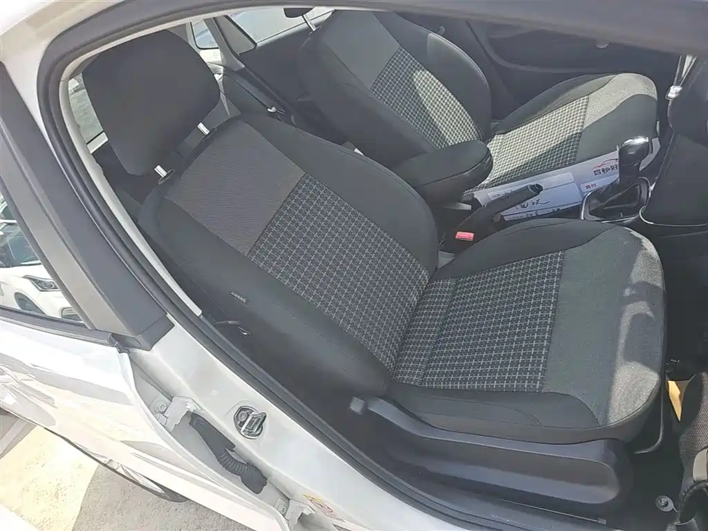 Volkswagen Polo 2014 1.4L Automatic Comfort Edition фото 20