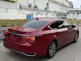 Photo 4 - Lexus ES
