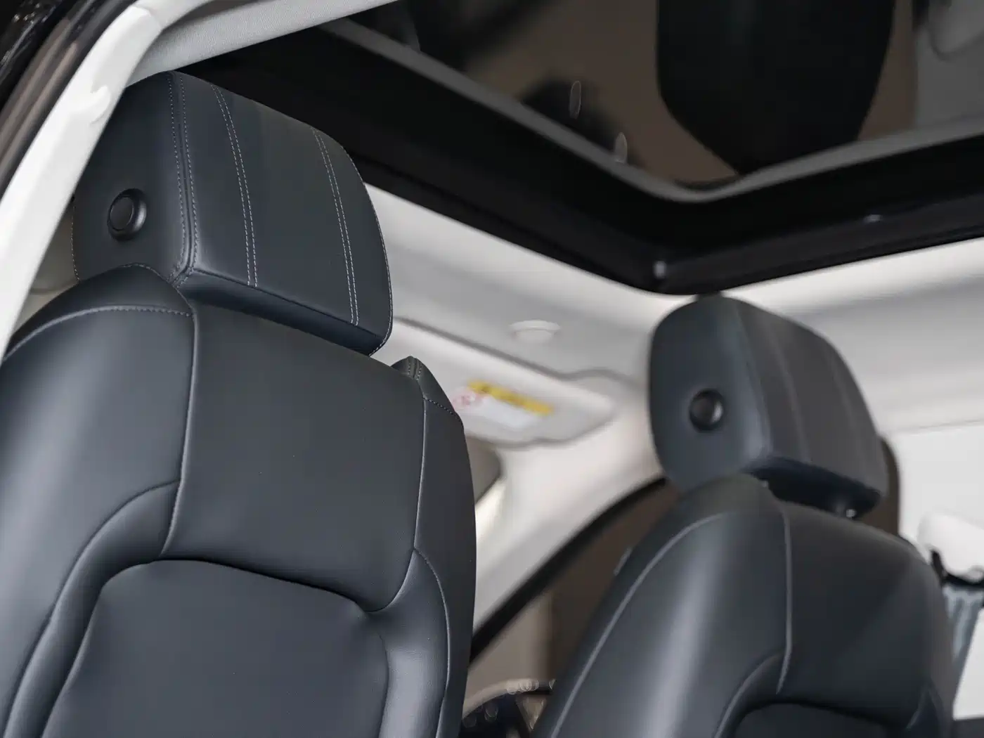 Land Rover Range Rover Evoque 2022 Range Rover Evoque L 249PS R-Dynamic Luxury Edition фото 20