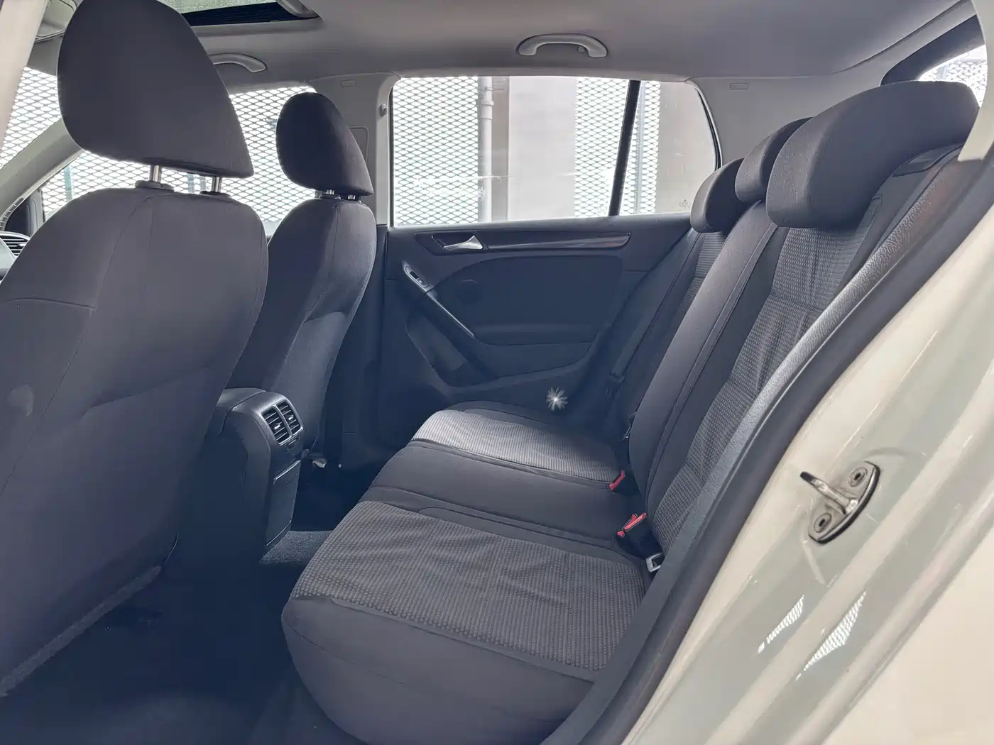 Volkswagen Golf 2011 Model 1.6 Automatic Comfort фото 5