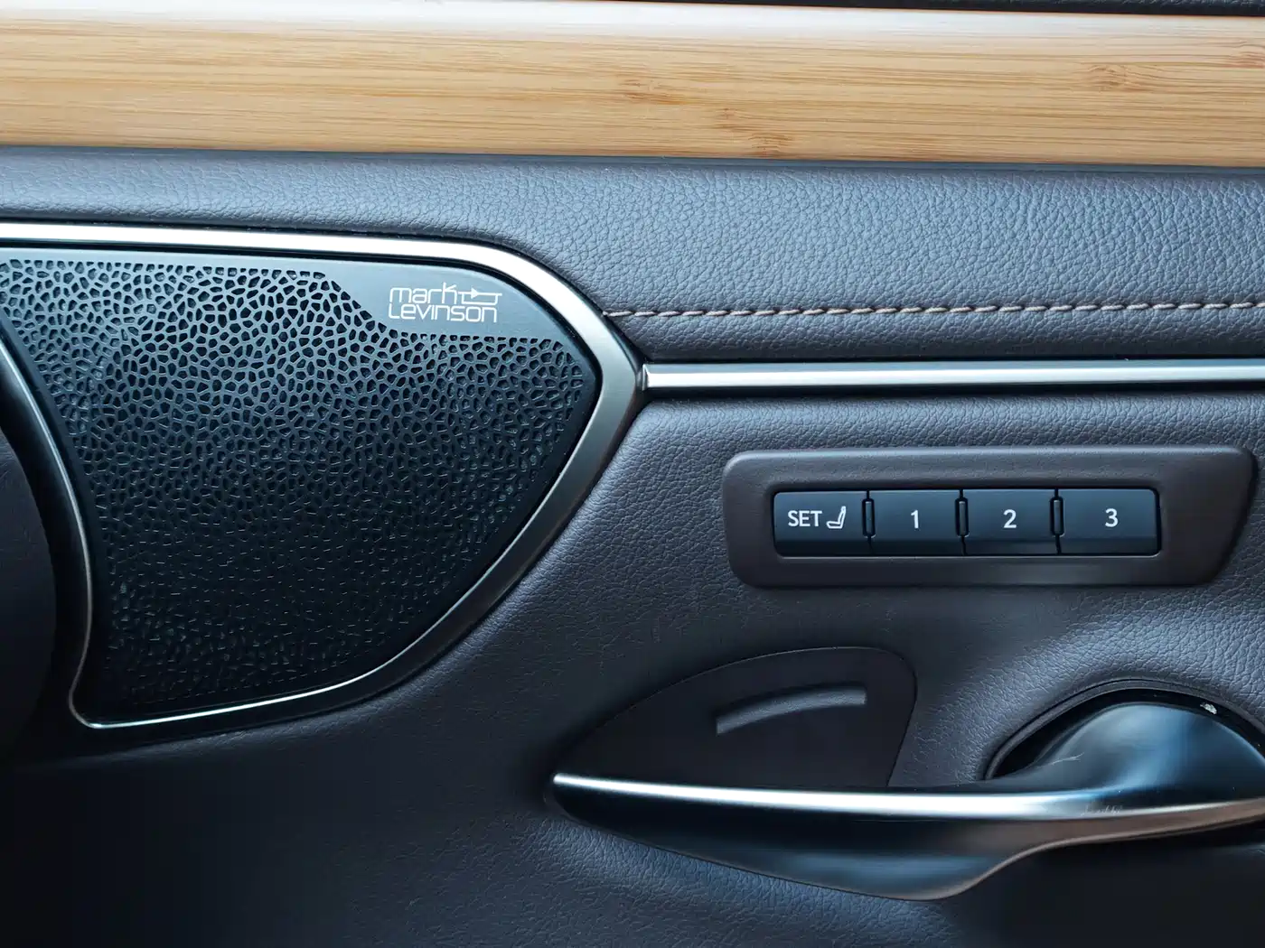 Lexus ES 2020 Model 300h Executive Edition фото 18