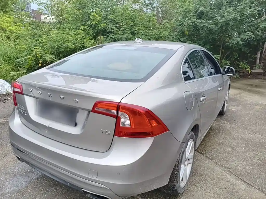 صورة 7 - Volvo S60