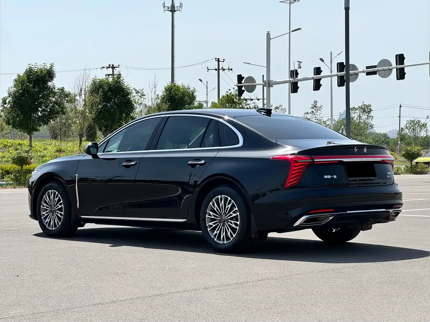 Hongqi H5 2025 1.5T DCT Flag Rhythm 500,000 Units Memorial Edition фото 6