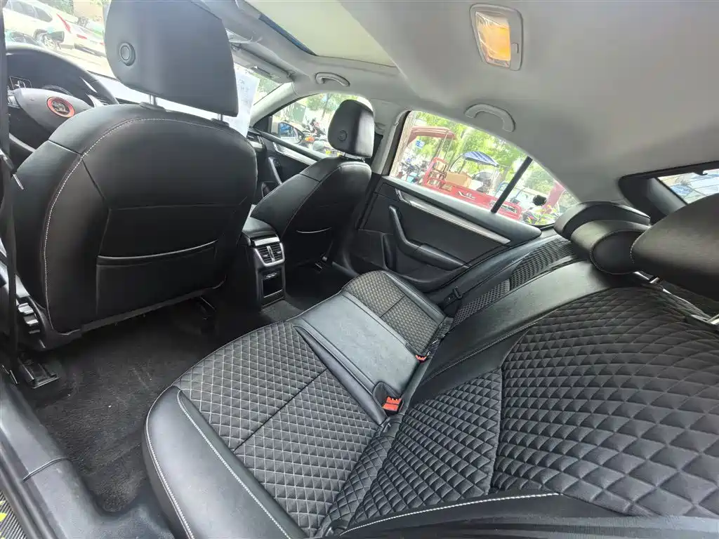 Škoda Octavia 2019 1.5L Automatic Smart Luxury Edition China V фото 10