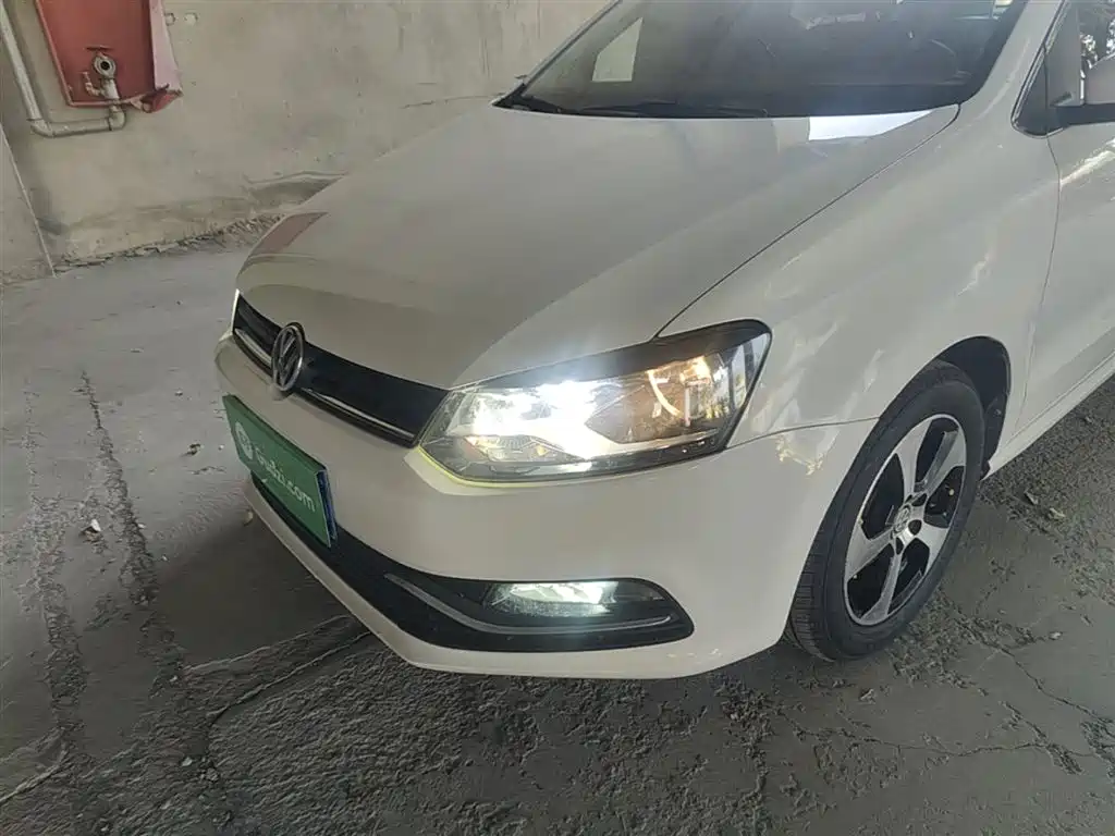 Volkswagen Polo 2016 1.4L Manual Trend фото 24