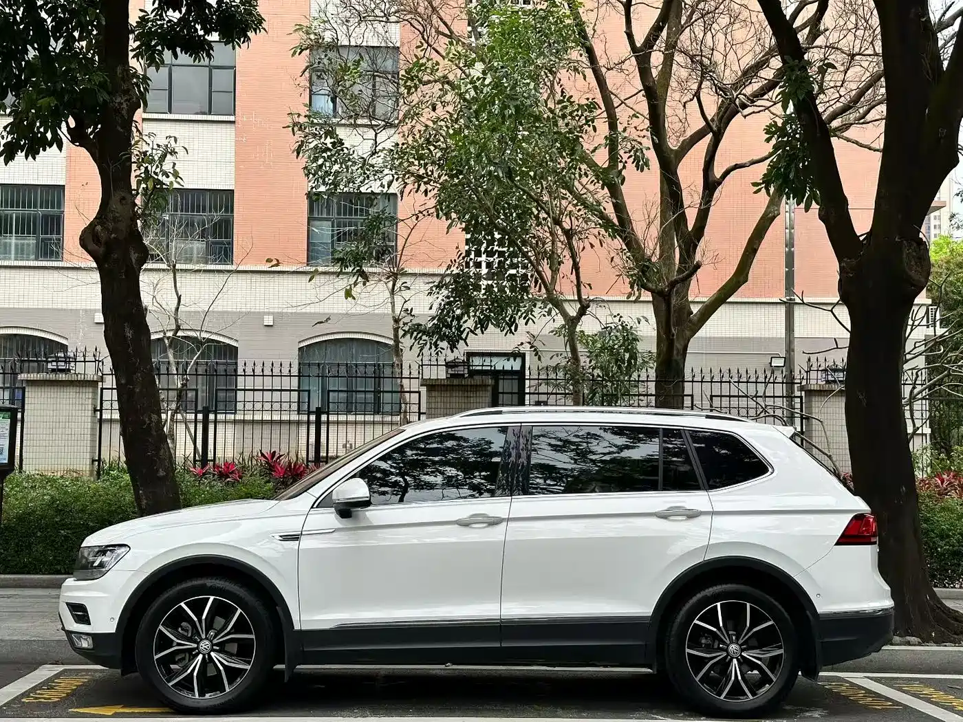 Volkswagen Tiguan L 2020 330TSI Auto 2WD Smart Luxury China VI фото 5
