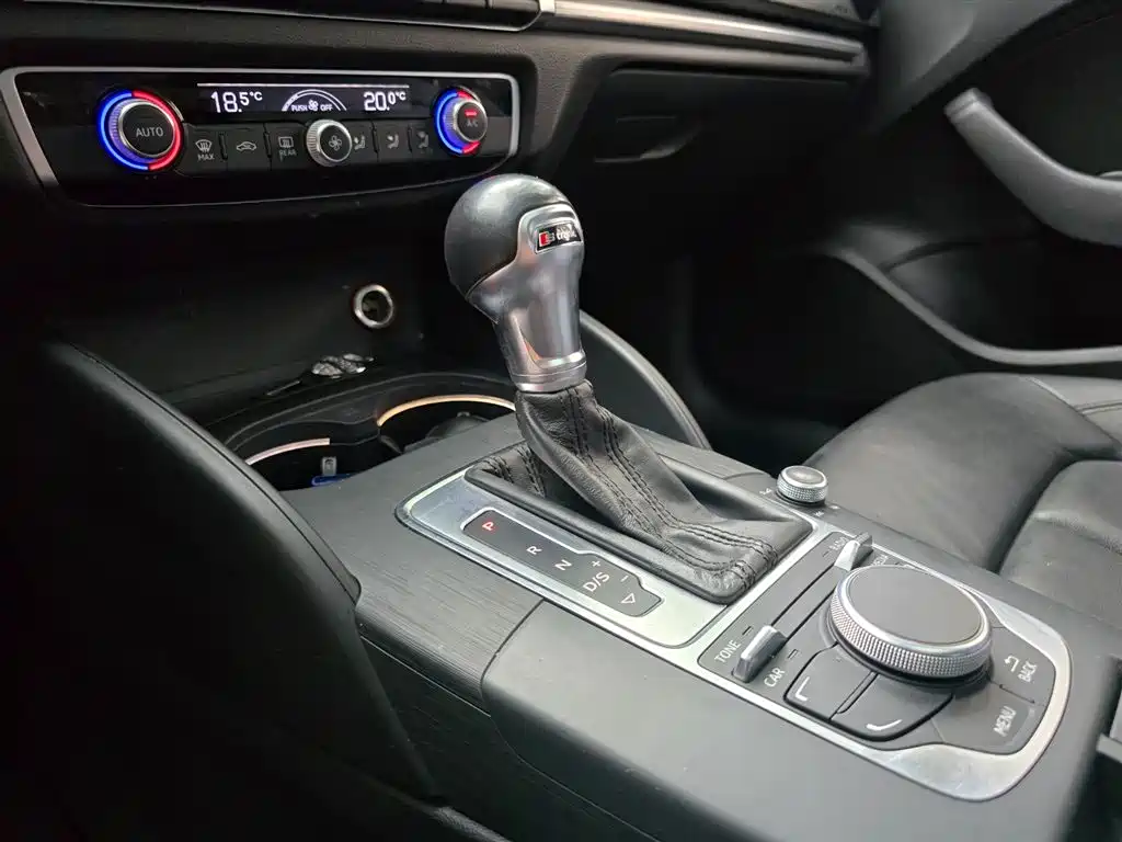 Audi A3 2014 Sportback 35 TFSI Automatic Comfort фото 14