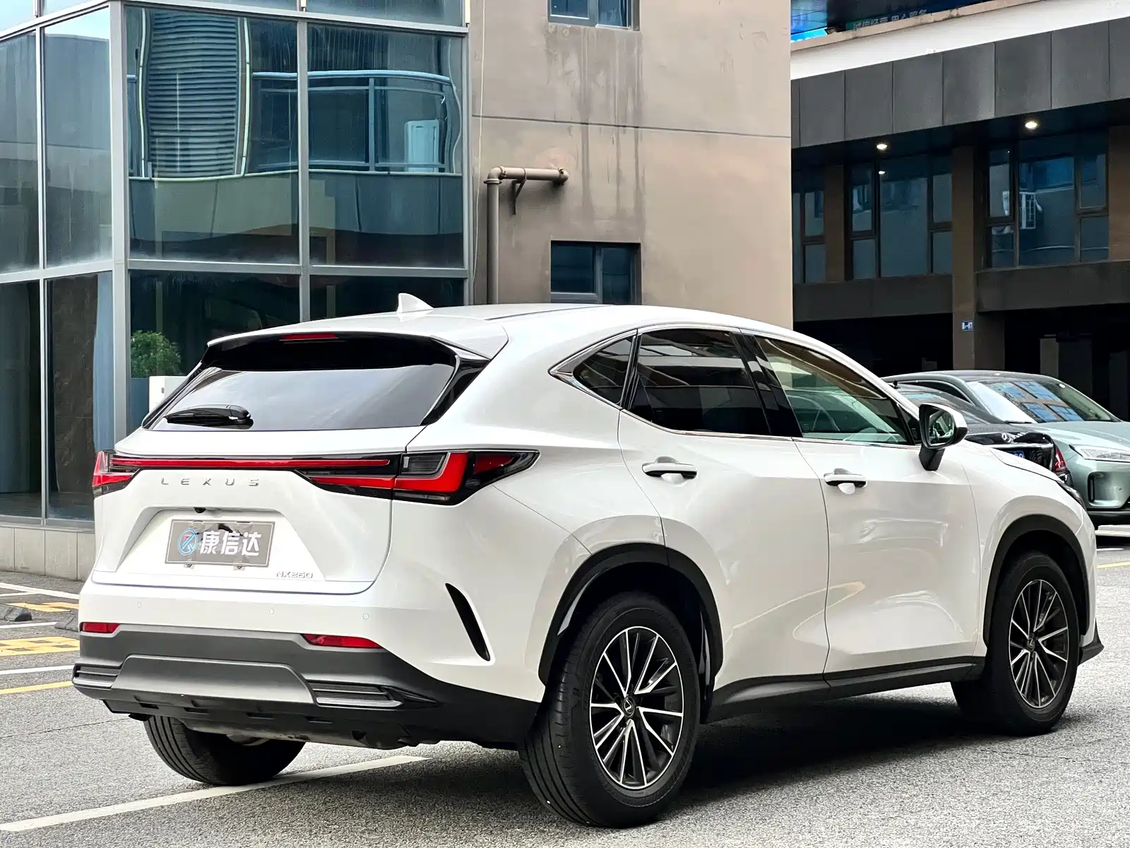 Photo 9 - Lexus NX