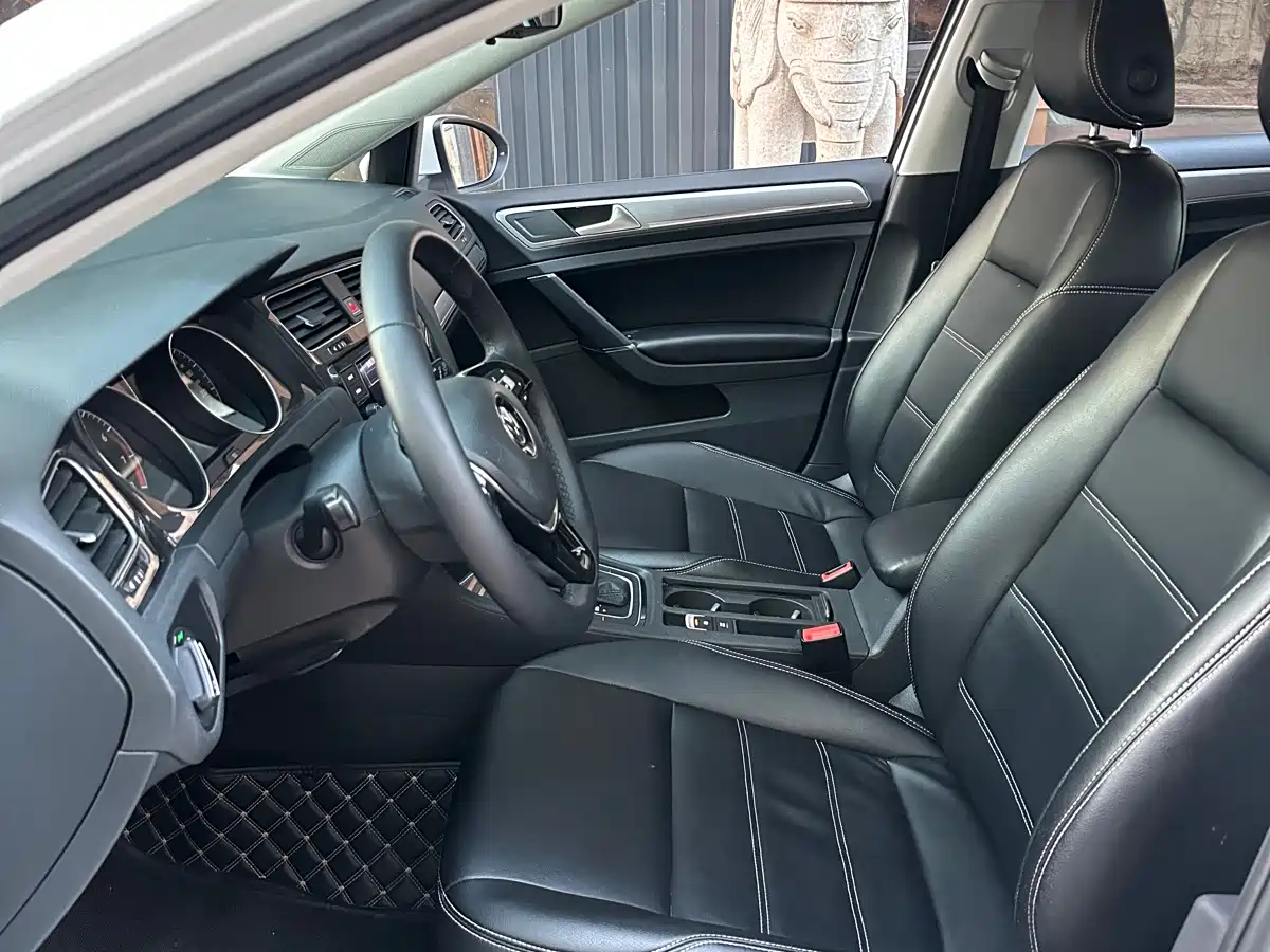 Фото 3 - Volkswagen Golf