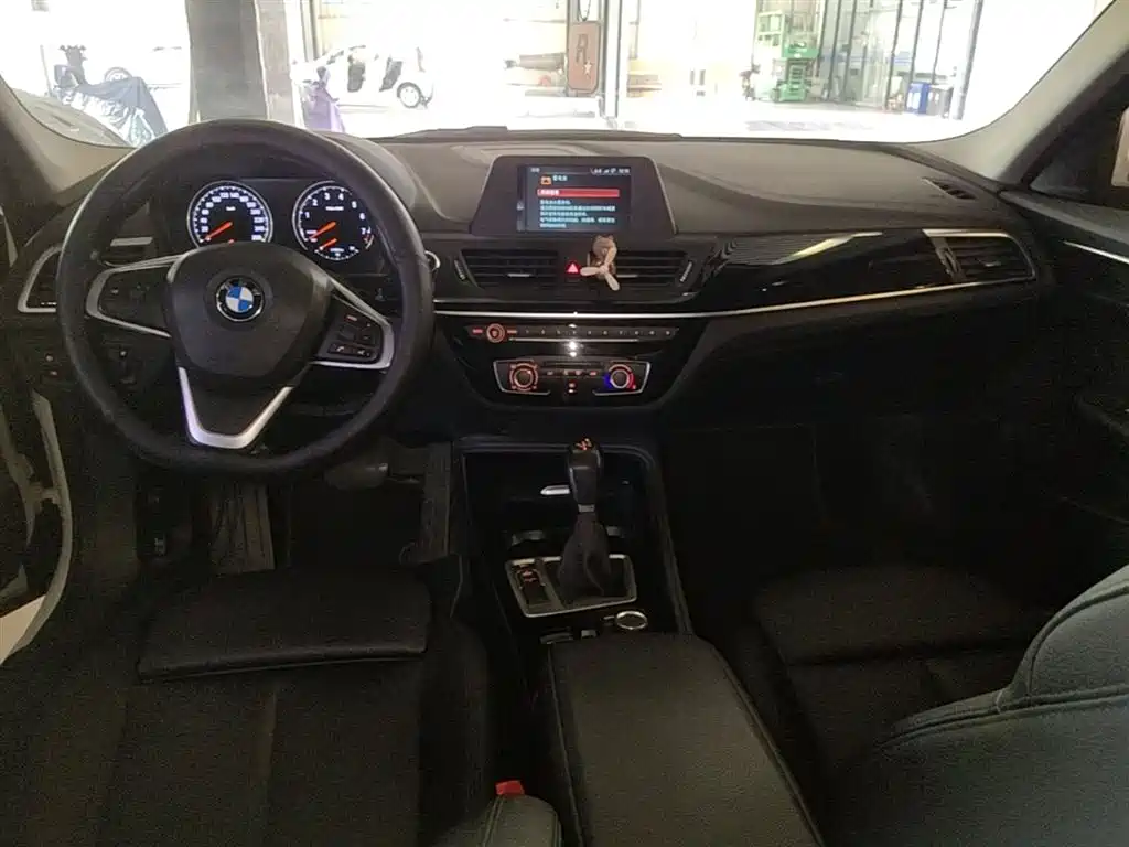 BMW 1 Series 2018 118i Sport Edition фото 10