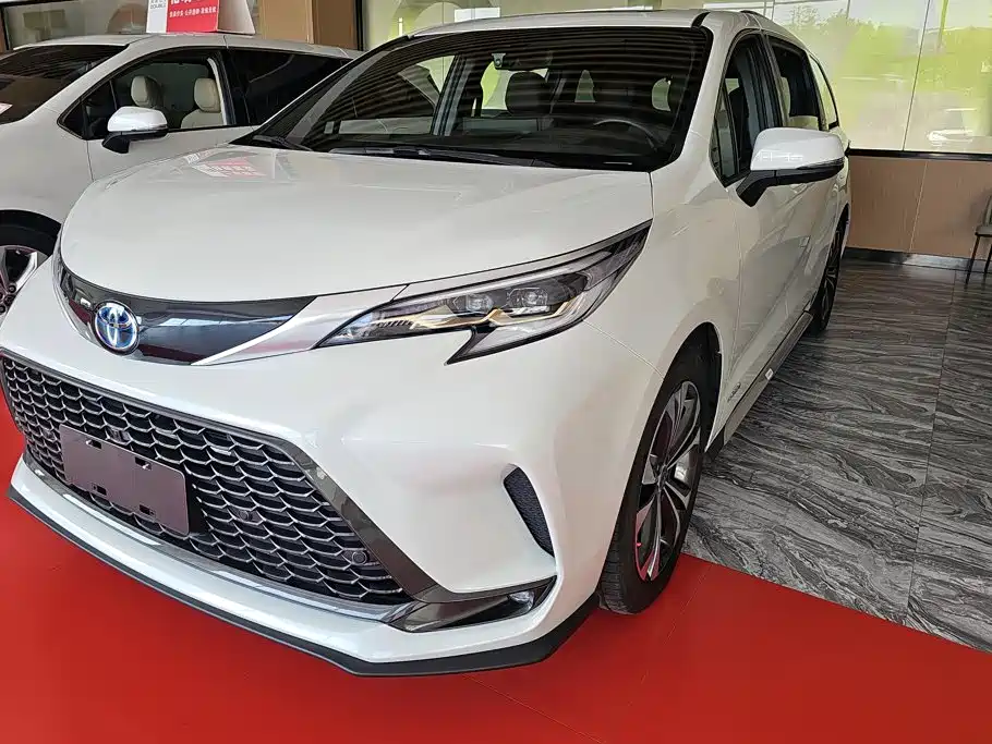 Toyota Granvia 2023 2.5L Hybrid Flagship VIP Edition