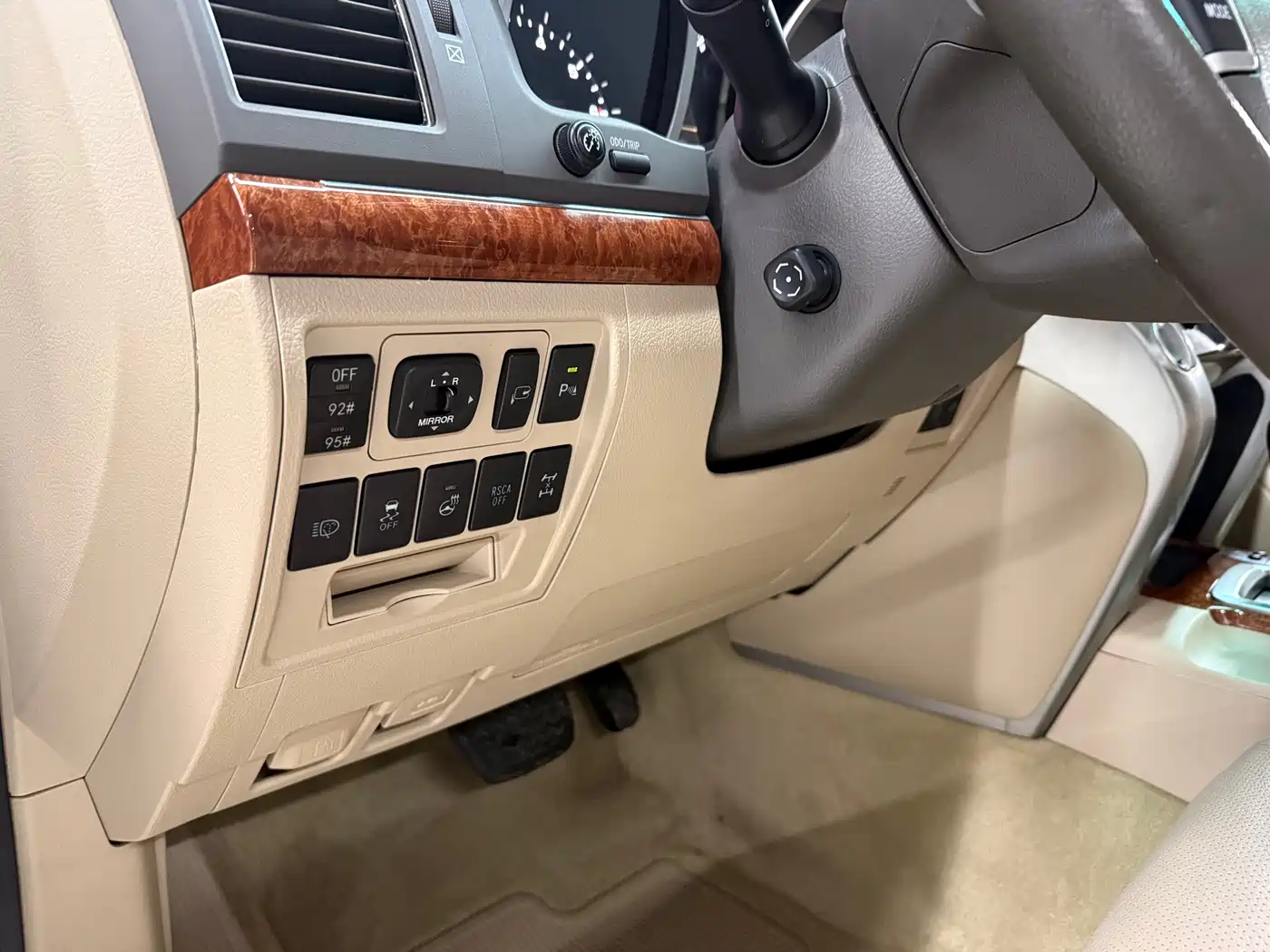 Toyota Land Cruiser 2012 4.6L Automatic VX-R фото 17