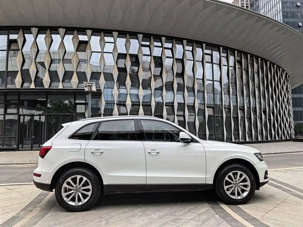 Audi Q5 2015 40 TFSI Technology фото 14